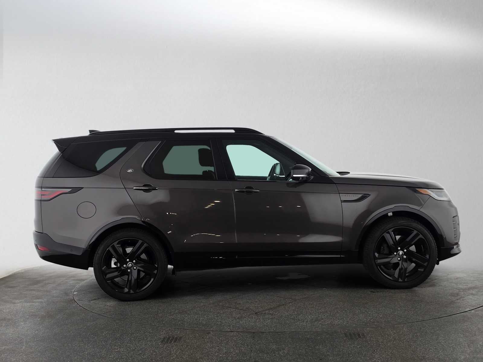 2025 Land Rover Discovery Dynamic SE