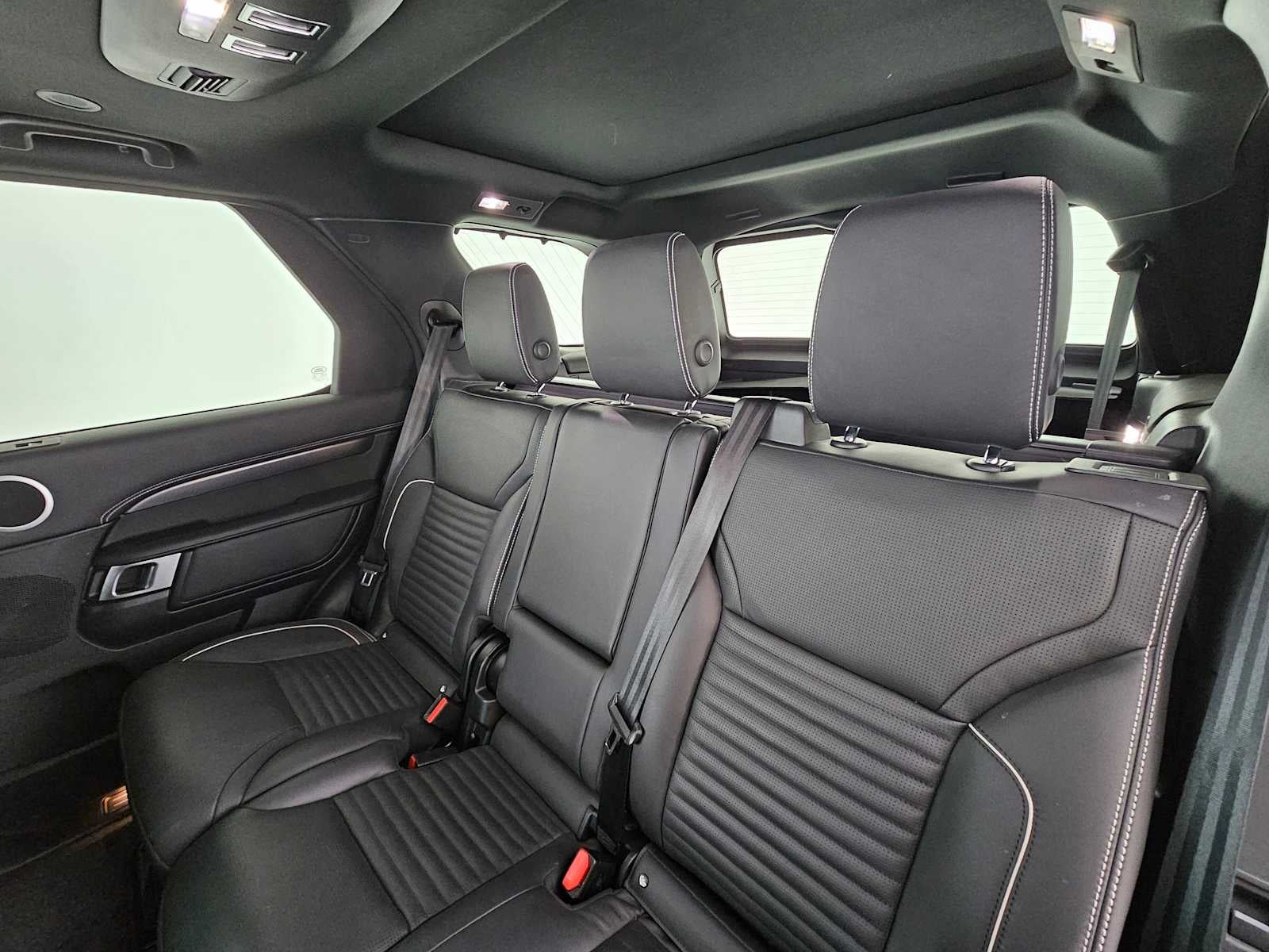 2024 Land Rover Discovery Metropolitan Edition