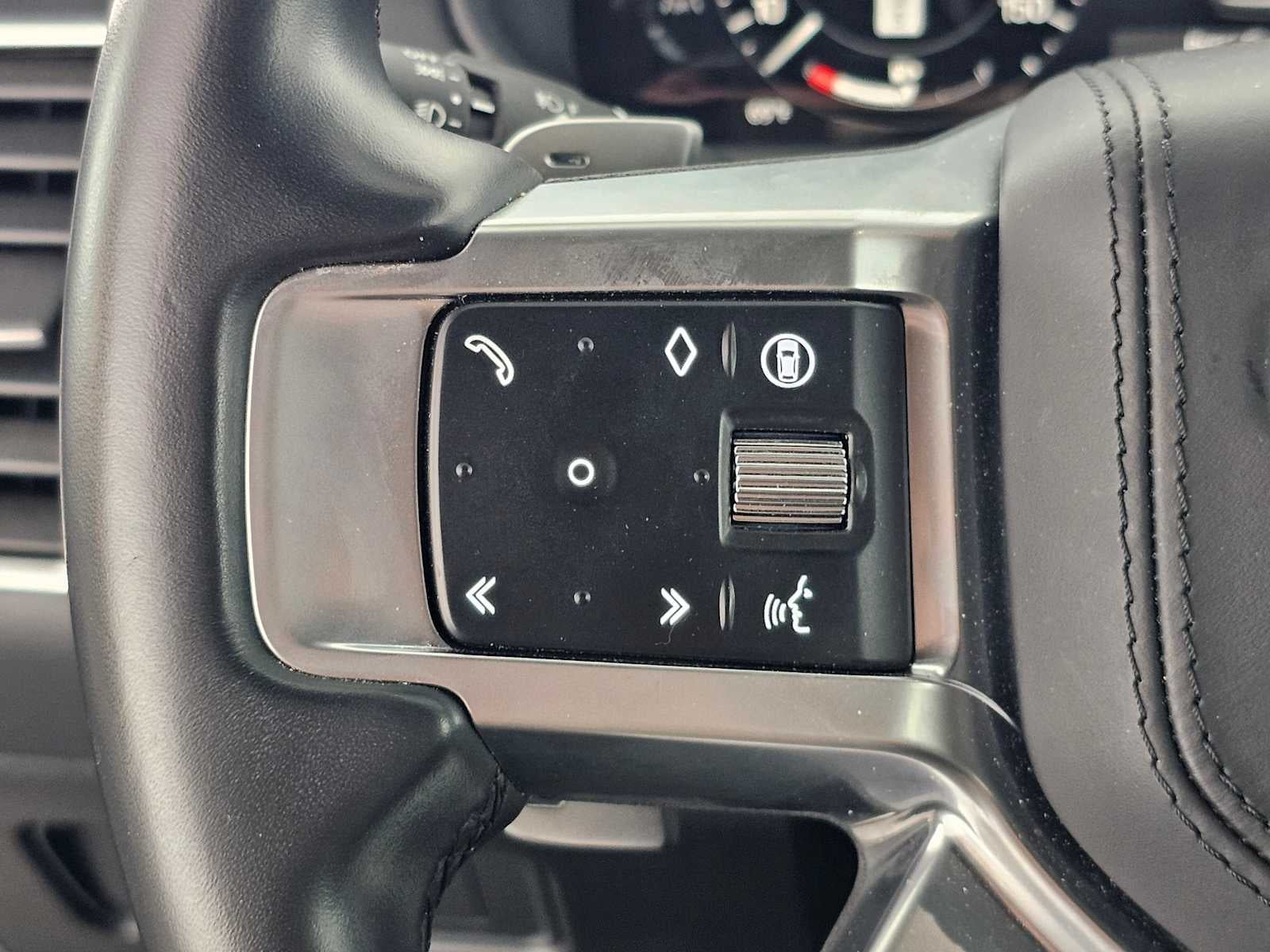 2024 Land Rover Discovery Metropolitan Edition