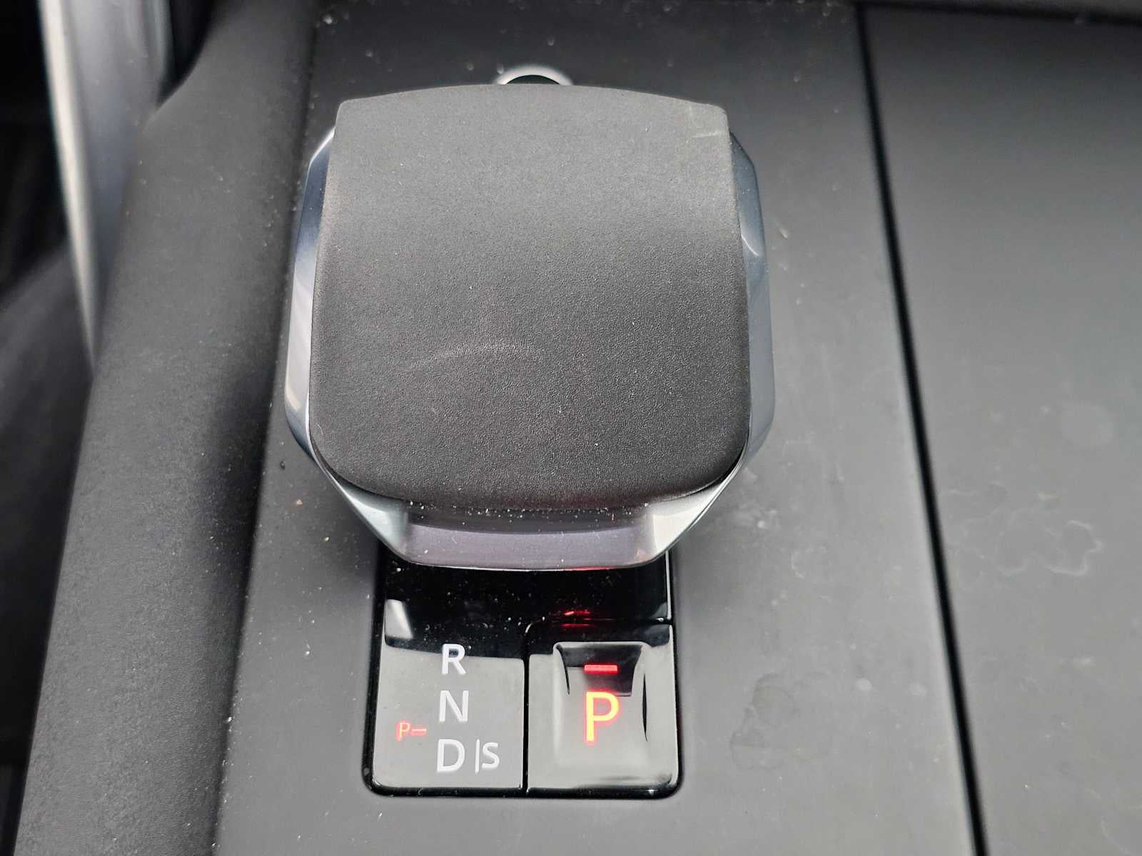 2023 Land Rover Discovery Metropolitan Edition