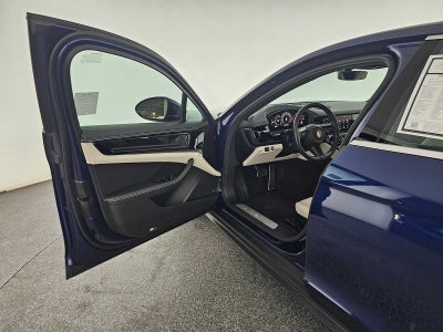 2024 Porsche Panamera 4