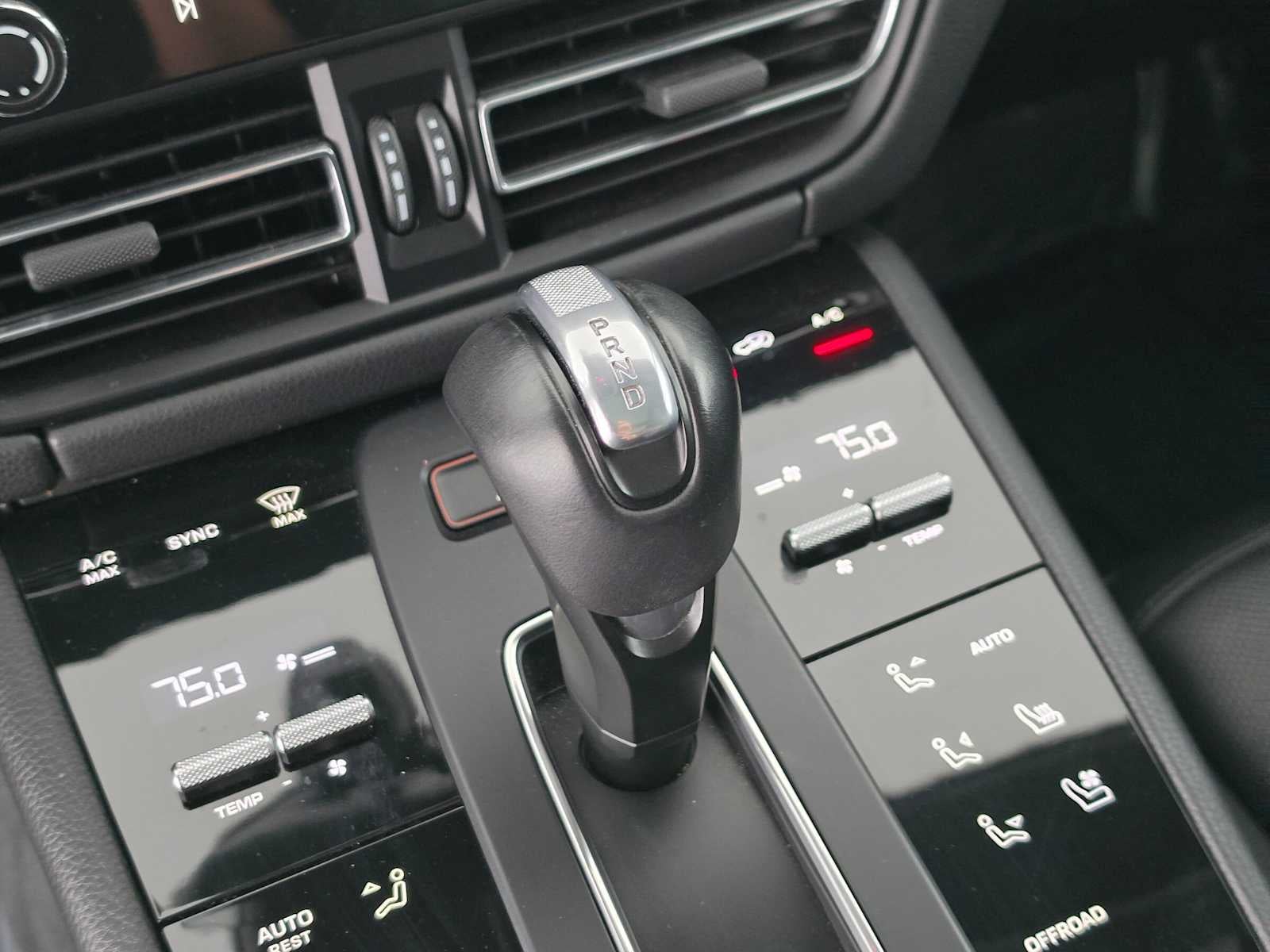 2024 Porsche Macan AWD