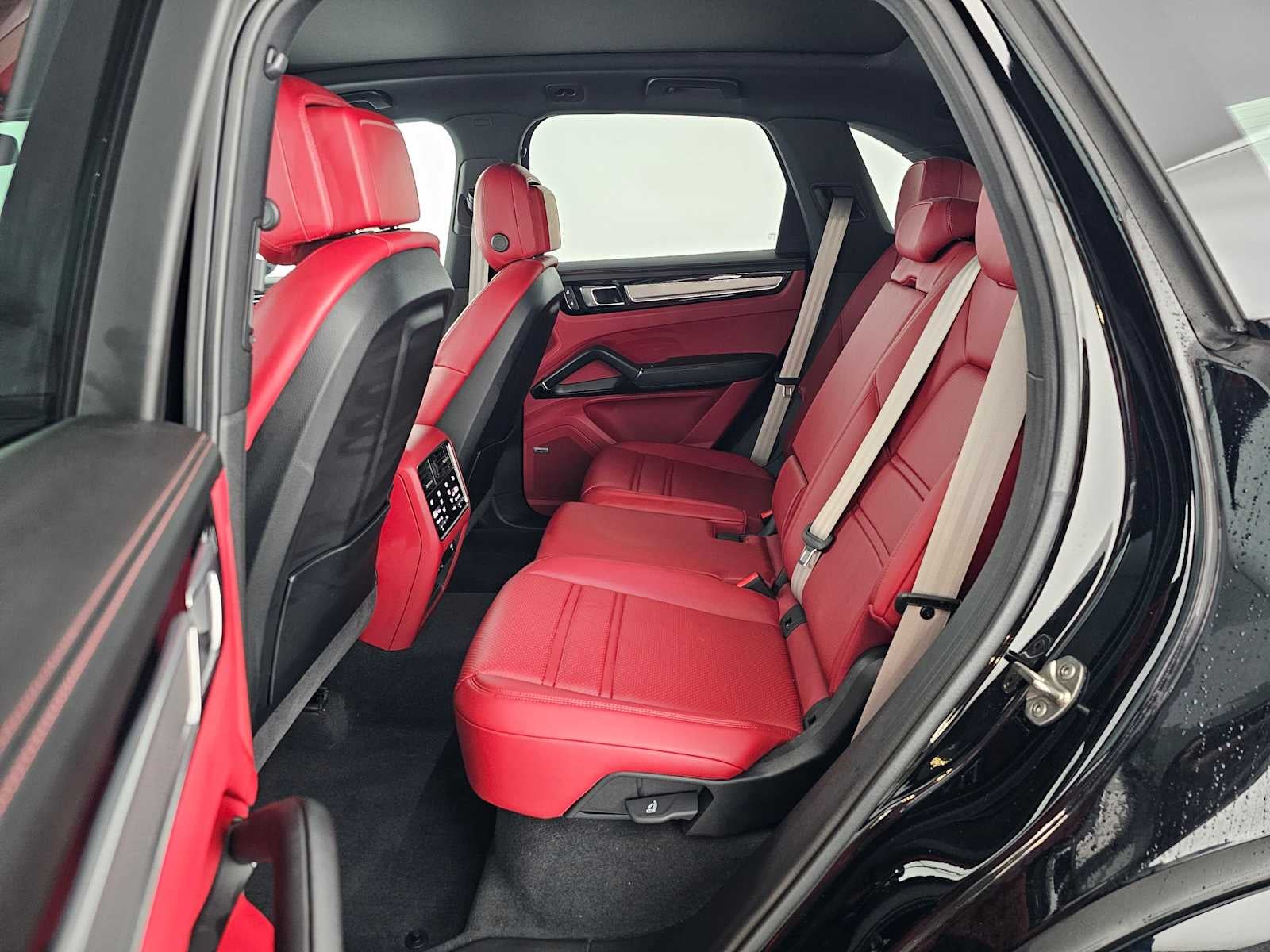 2022 Porsche Cayenne Platinum Edition