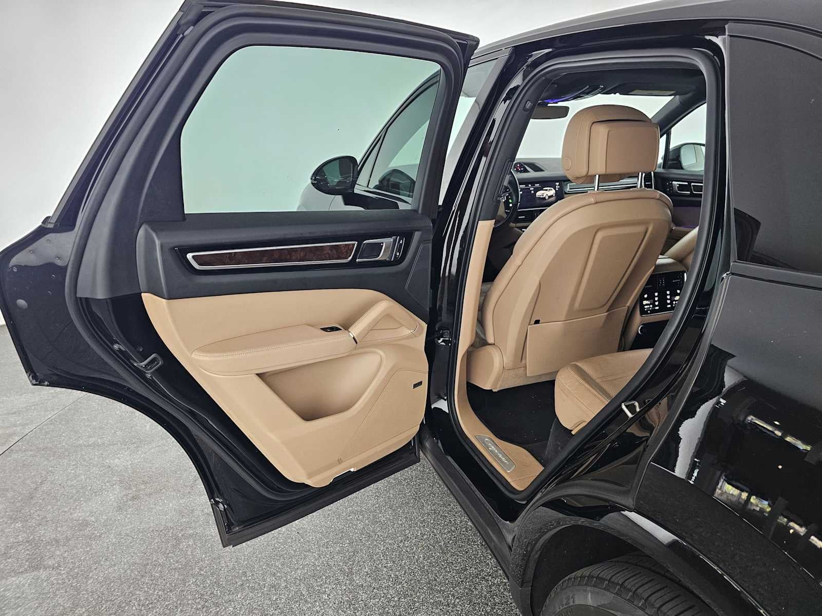 2023 Porsche Cayenne Platinum Edition