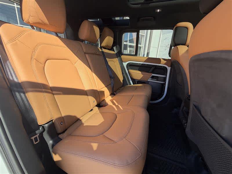 2024 Land Rover Defender SE