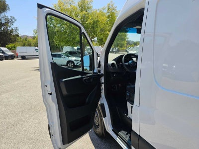 2025 Mercedes-Benz Sprinter 2500 Standard Roof I4 Diesel 144" RWD