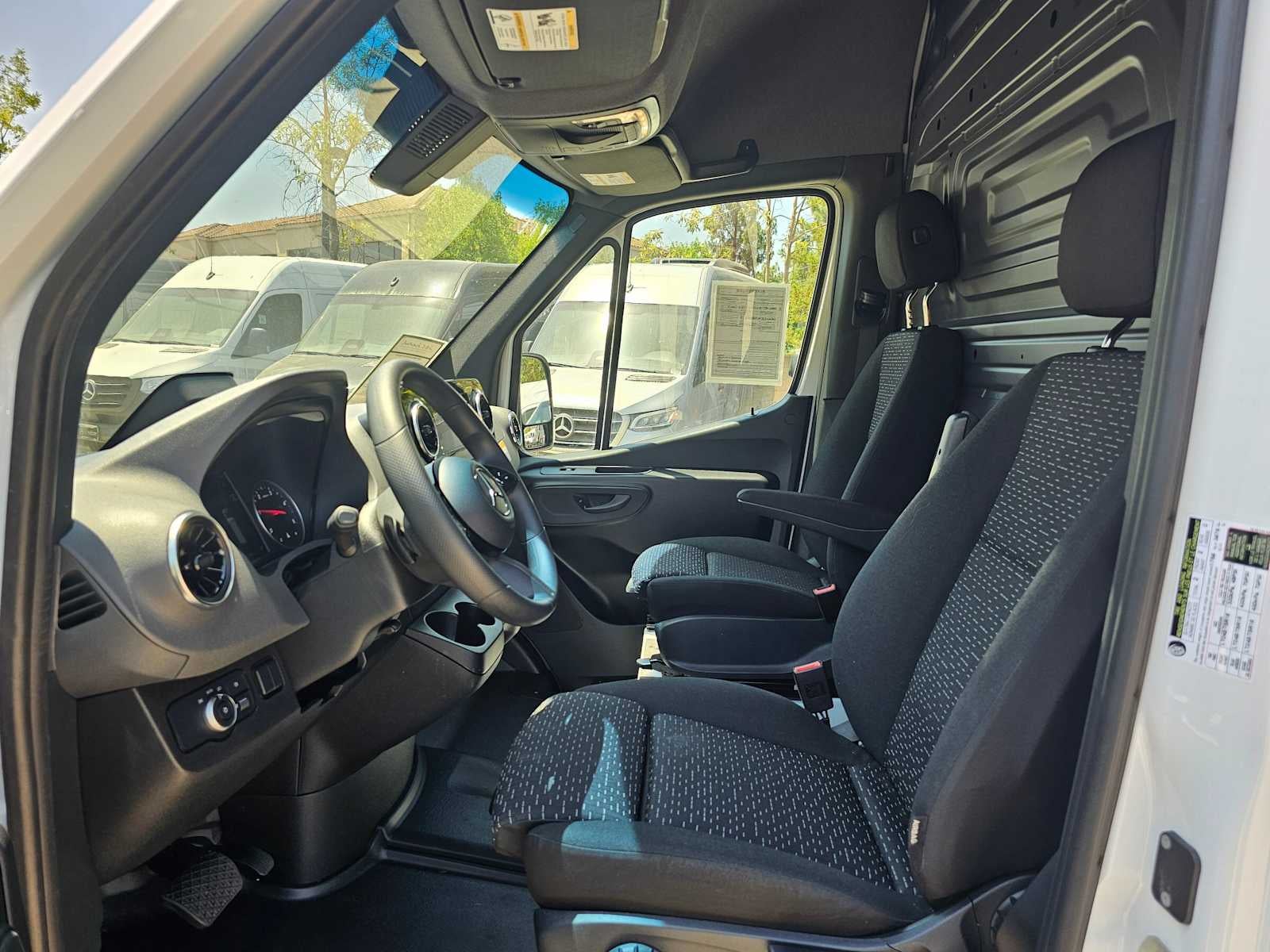 2025 Mercedes-Benz Sprinter 2500 Standard Roof I4 Diesel 144" RWD