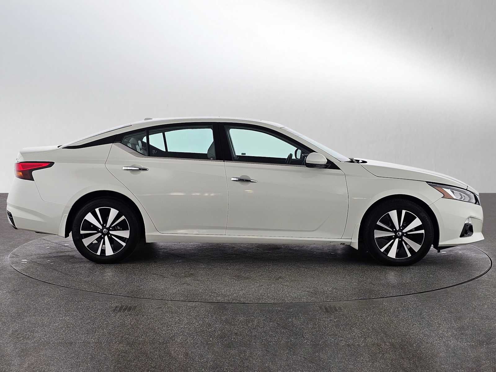 Used 2021 Nissan Altima SL with VIN 1N4BL4EW8MN301585 for sale in Westlake Village, CA