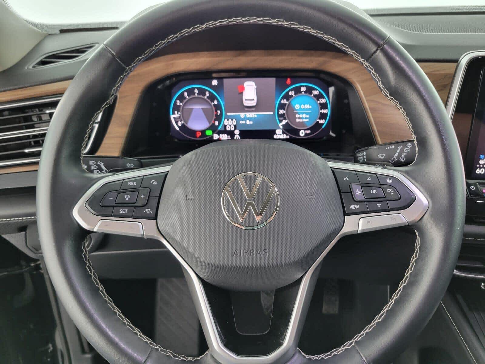 2025 Volkswagen Atlas 2.0T SE w/Technology