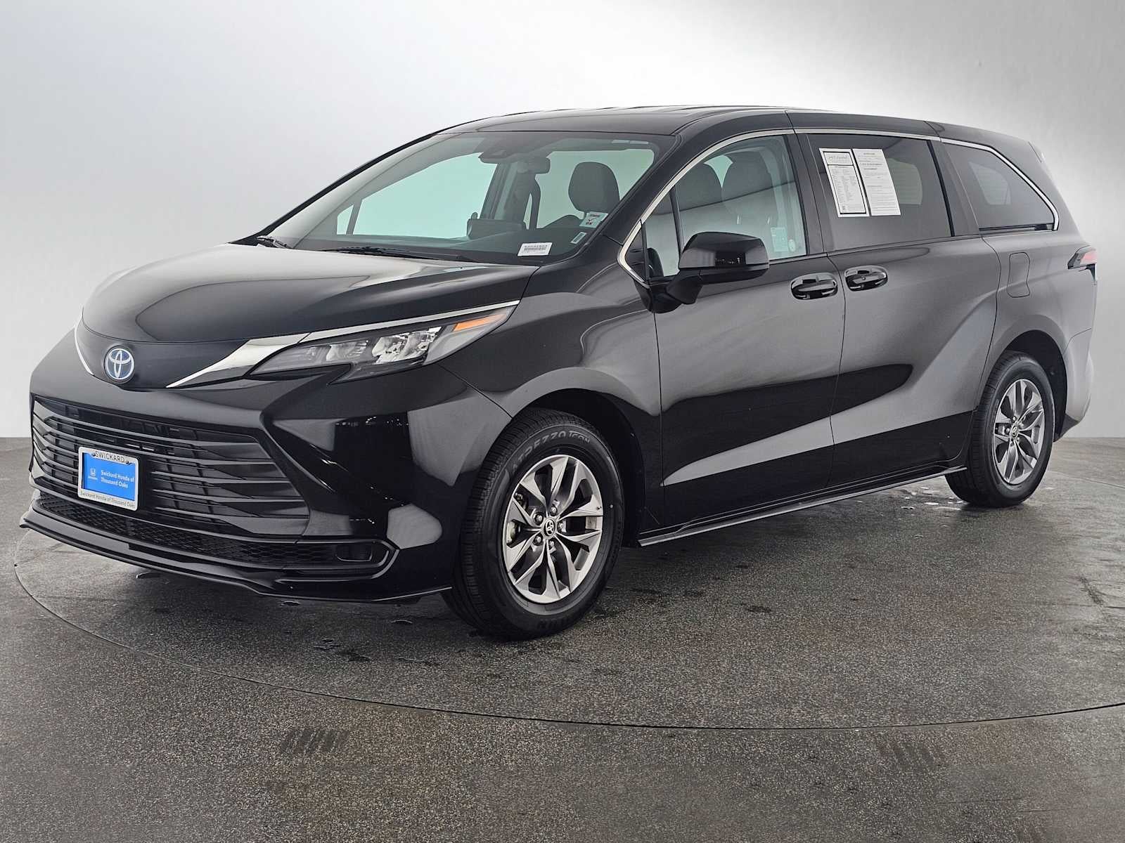 2024 Toyota Sienna LE