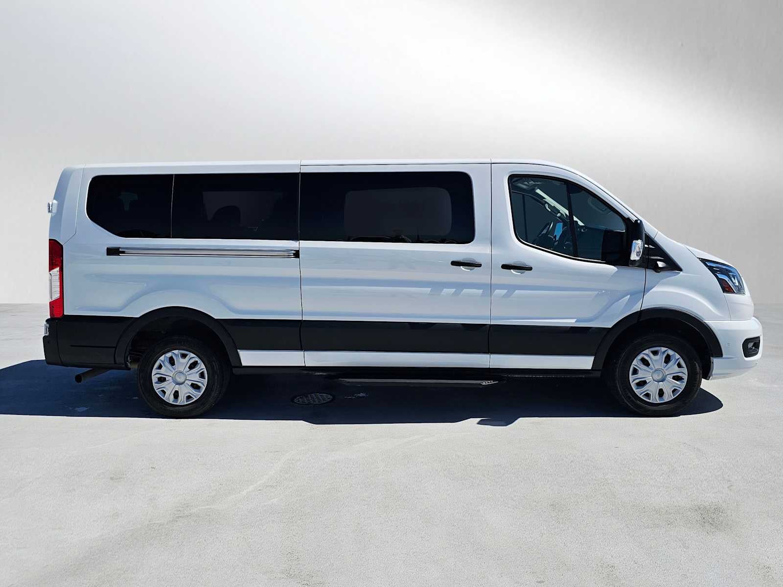 2023 Ford Transit Passenger Wagon XLT