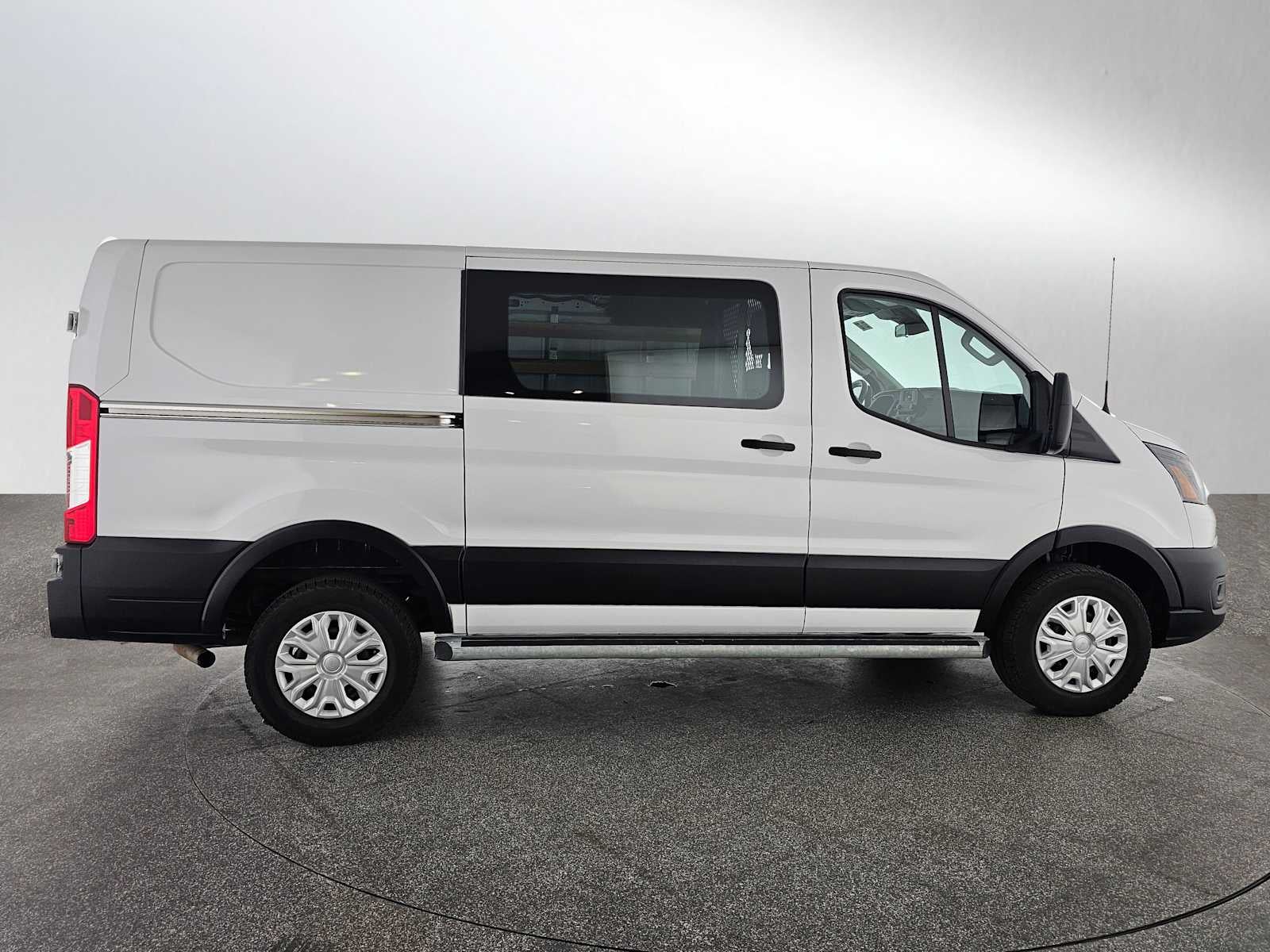 2024 Ford Transit T-250 130" Low Rf 9070 GVWR RWD