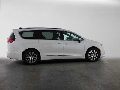 2023 Chrysler Pacifica Hybrid Pinnacle