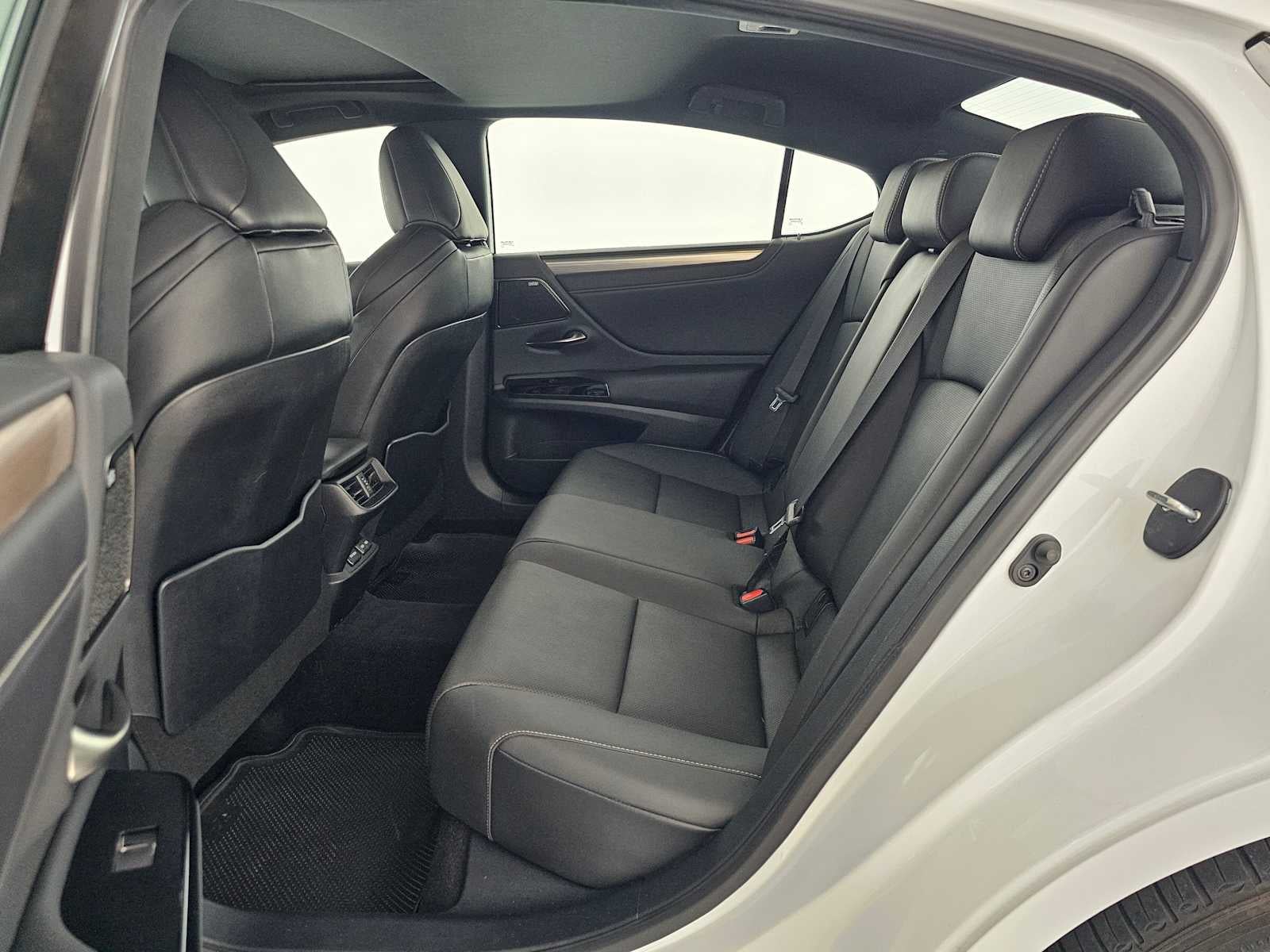 2024 Lexus ES F SPORT Handling