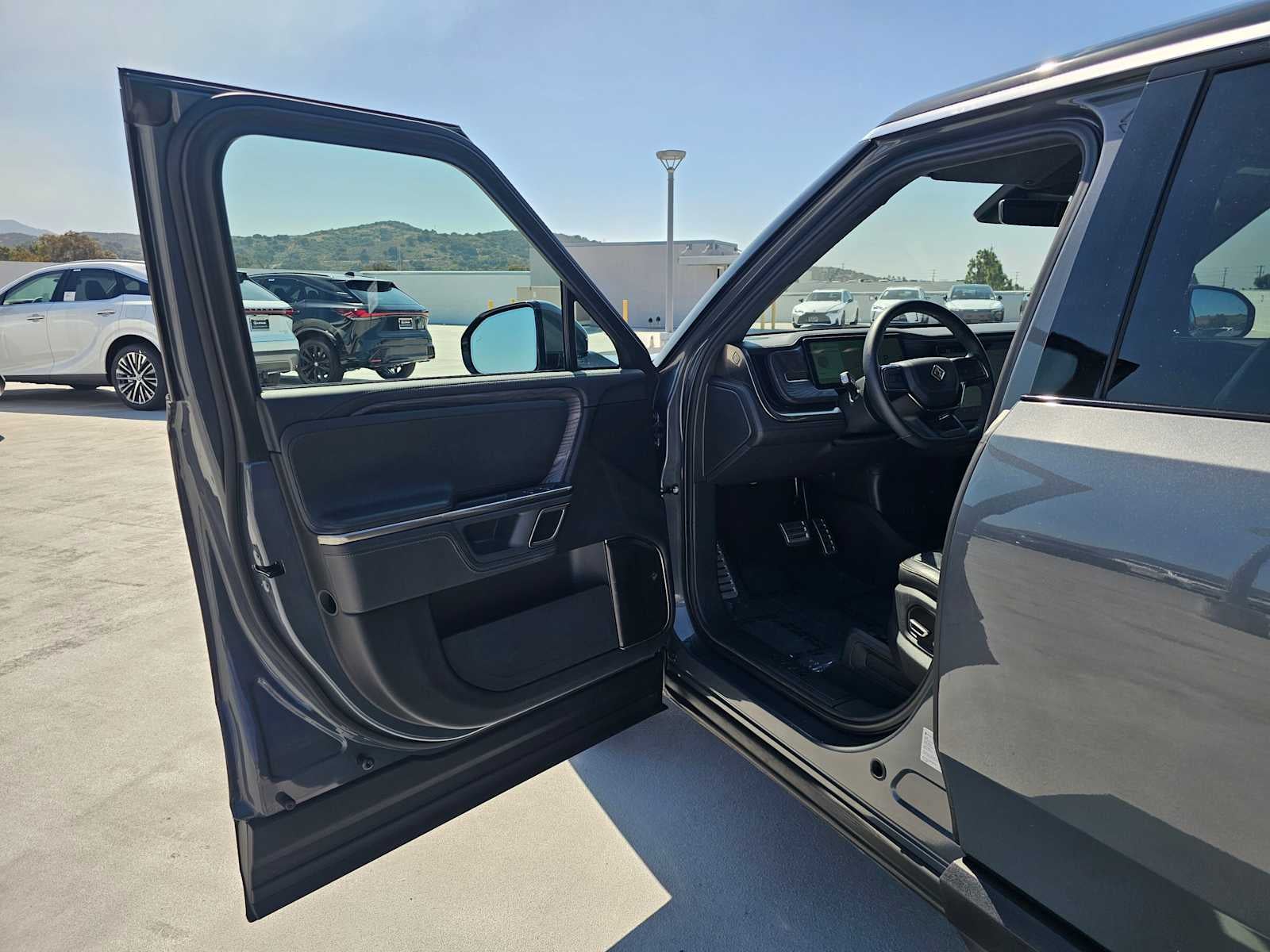 2024 Rivian R1S Adventure