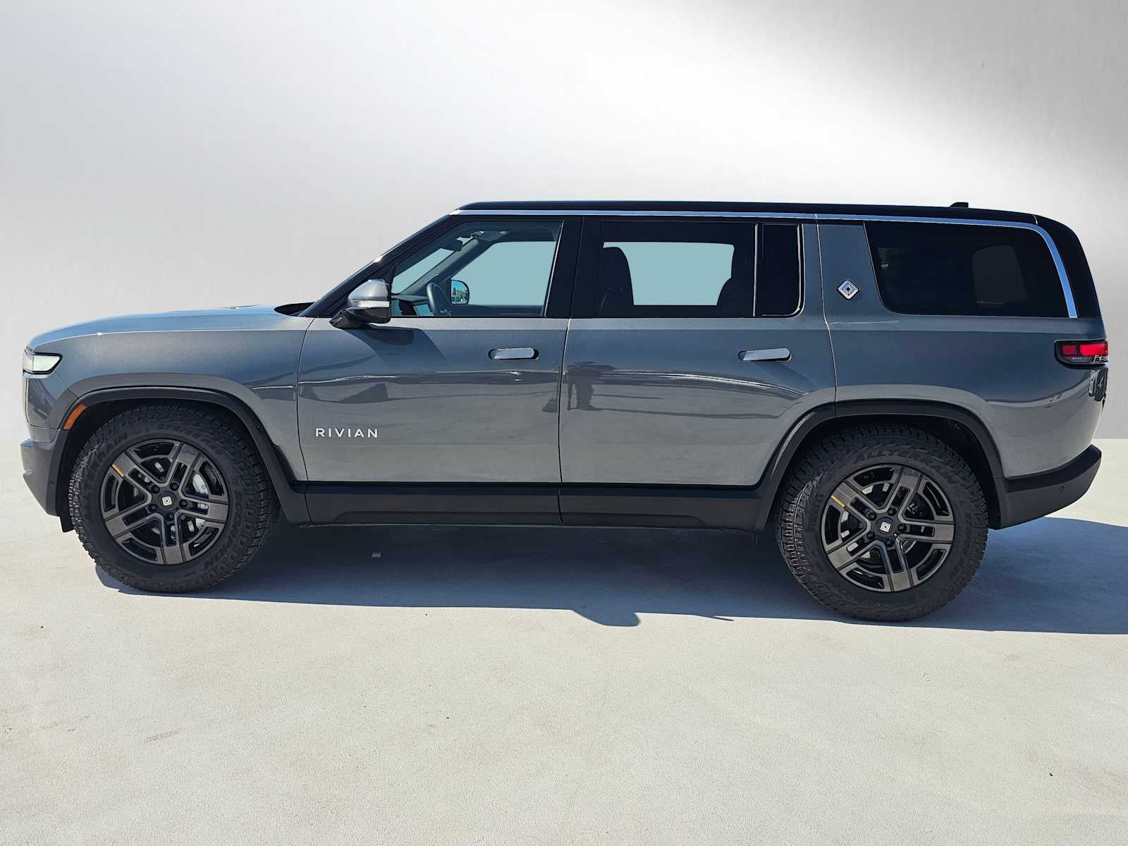 2024 Rivian R1S Adventure