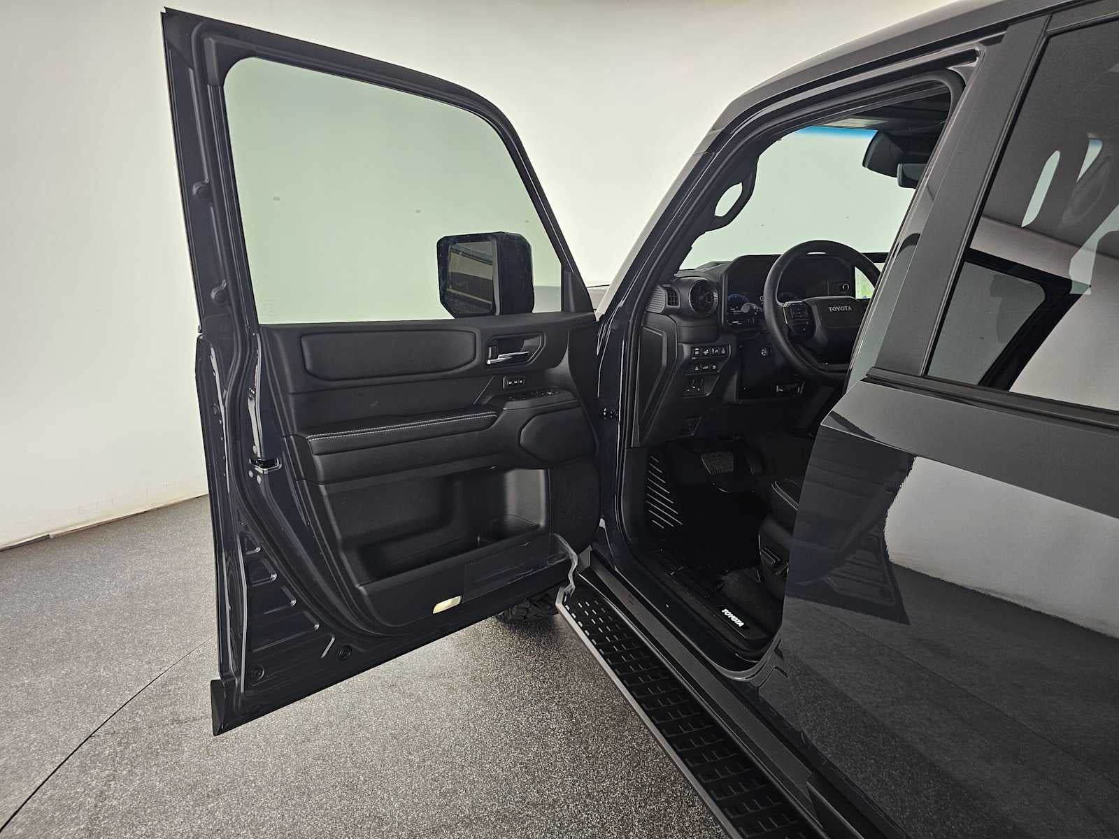 2025 Toyota Land Cruiser 4WD (Natl)