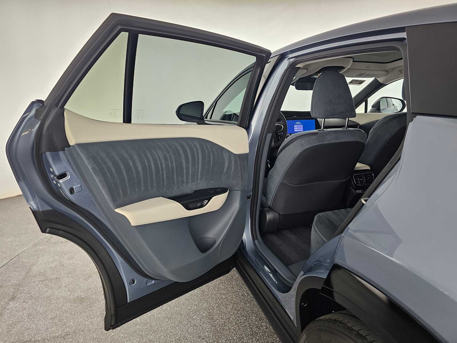 2023 Lexus RZ 450e Luxury