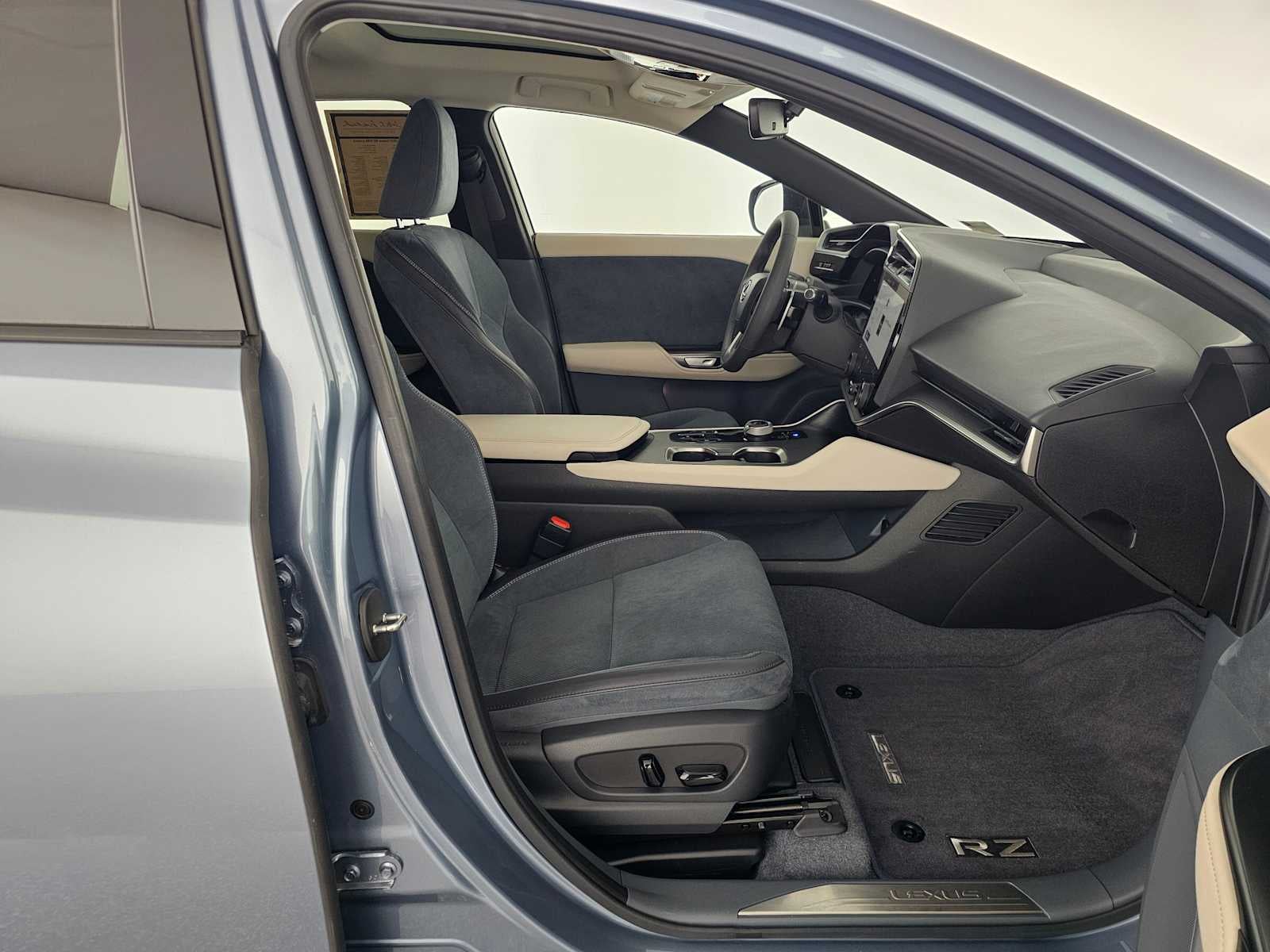 2023 Lexus RZ 450e Luxury