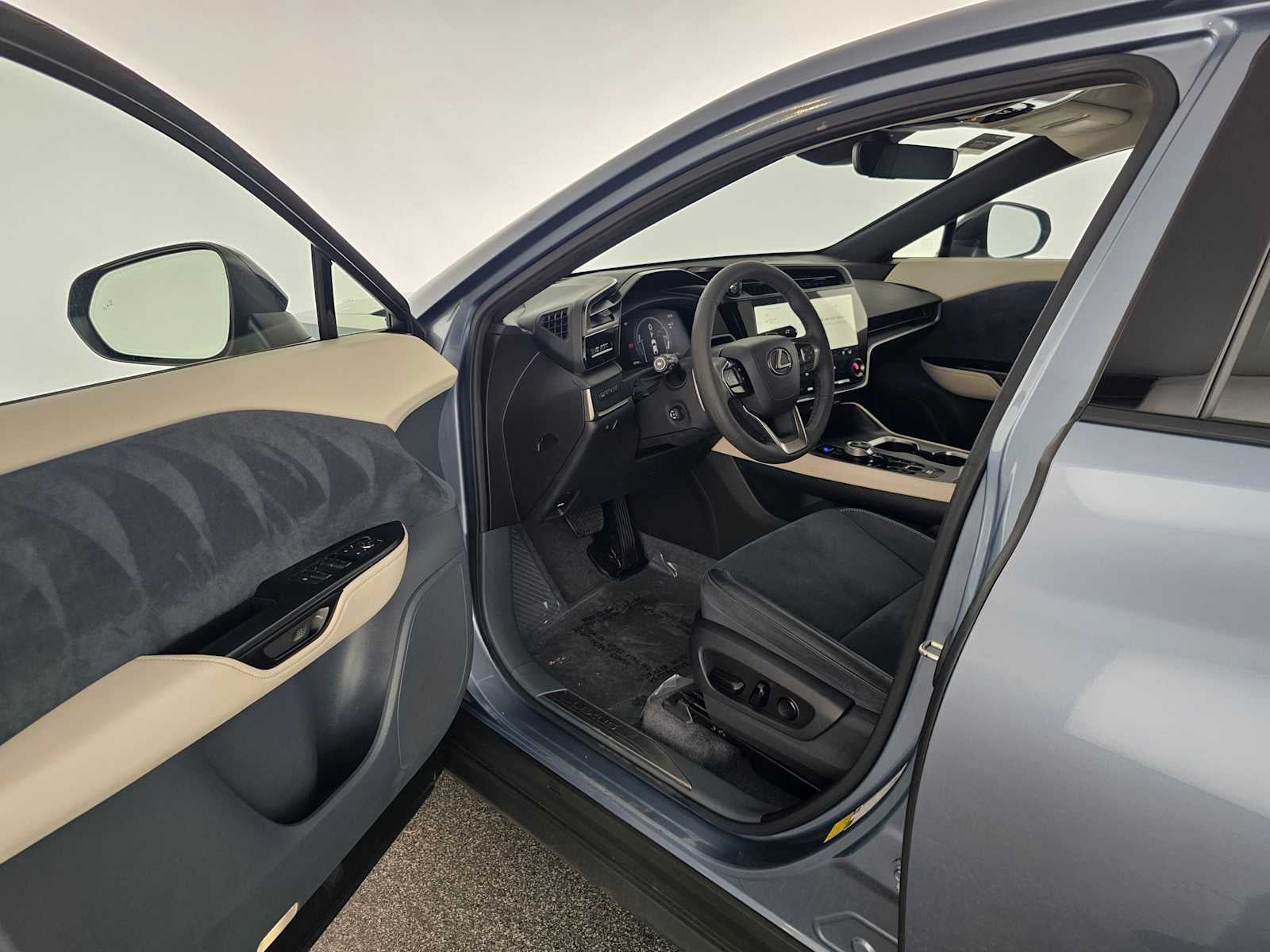 2023 Lexus RZ 450e Luxury