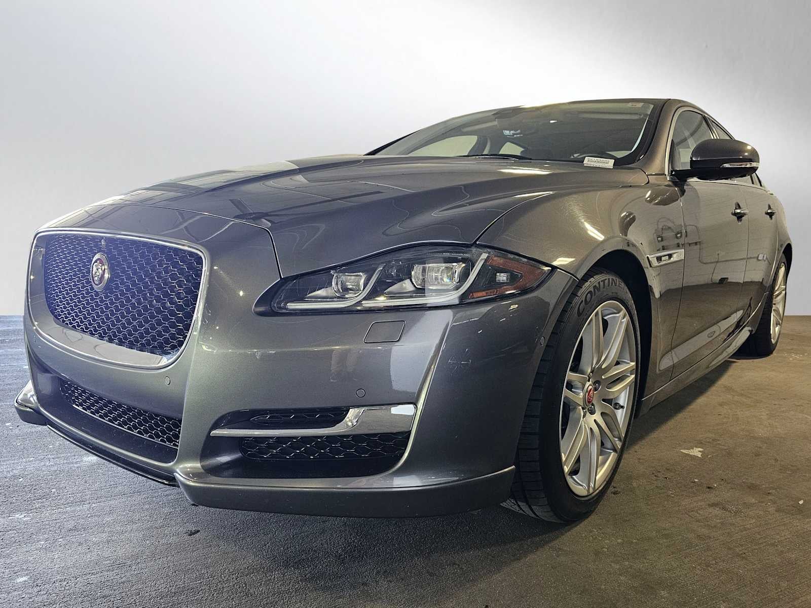 2019 Jaguar XJ XJ R-Sport