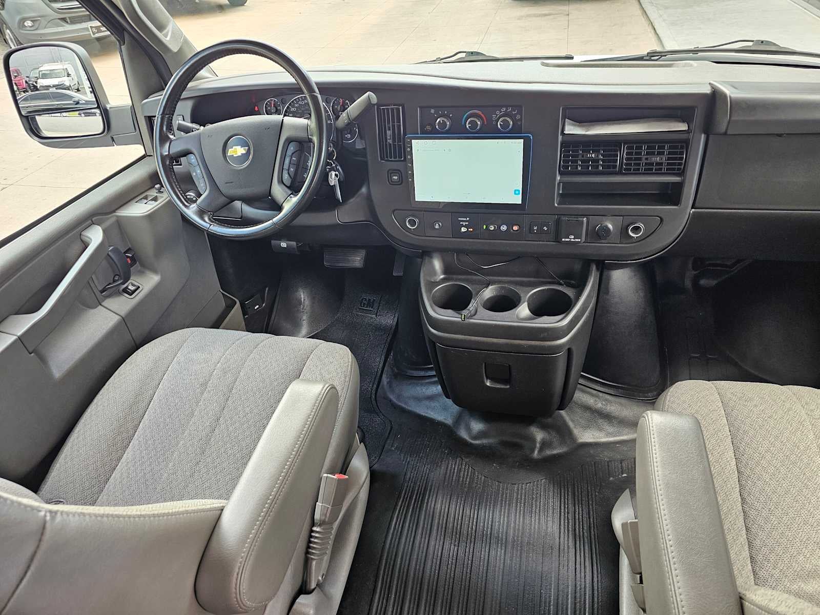 2022 Chevrolet Express Passenger LT