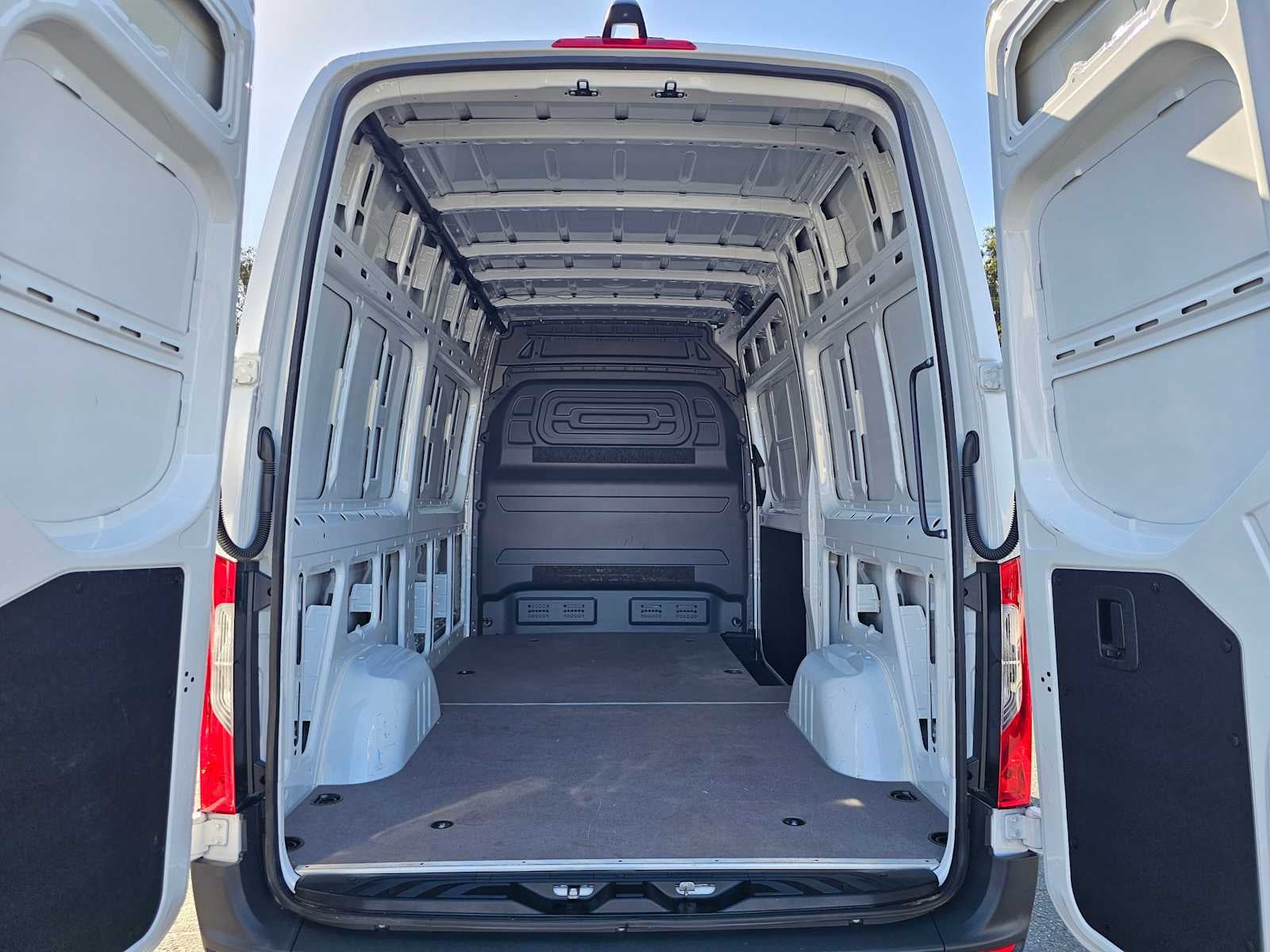 2025 Mercedes-Benz Sprinter Cargo Van 2500 Standard Roof I4 Diesel 144" RWD